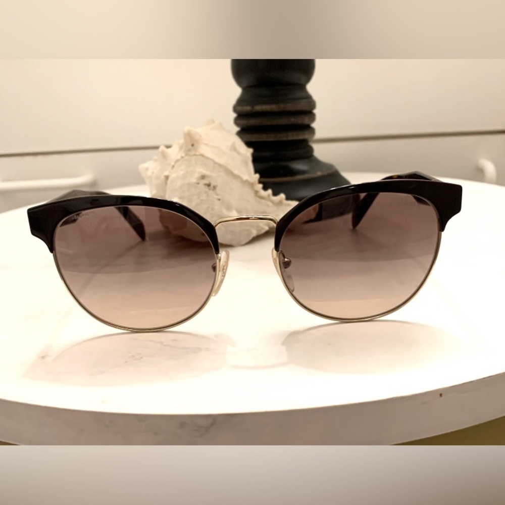 Prada singlases un excellent condition without original case
